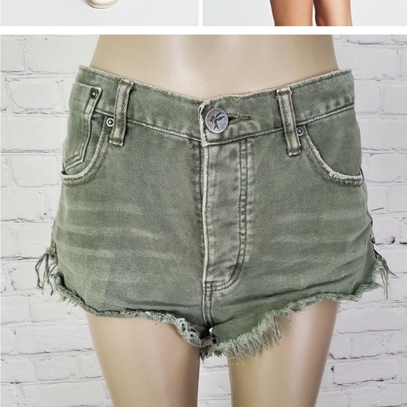 𝅺One Teaspoon Le Wolves Shorts Green Super Khaki 26 - Picture 4 of 6